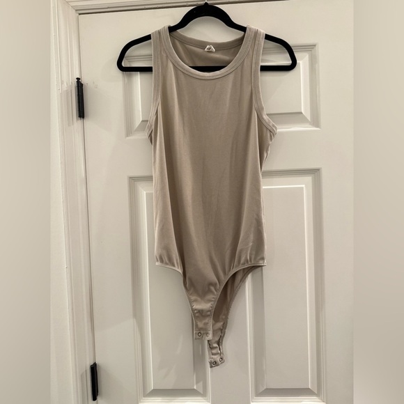 Wishlist sleeveless Beige Ribbed Bodysuit snap bottom tank ribbed small - Picture 2 of 6